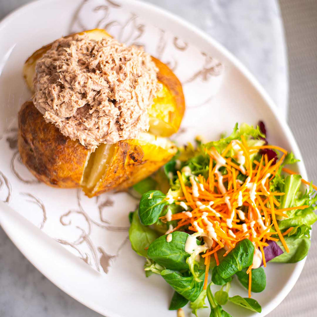 Baked potato with tuna filling and side salad