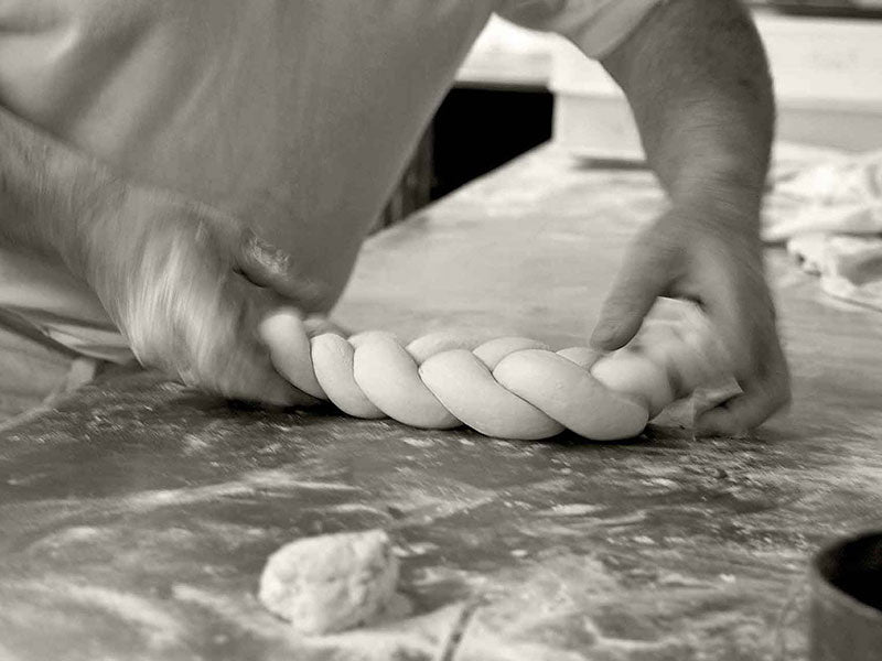 Huffkins baker with plaited dough - black & white