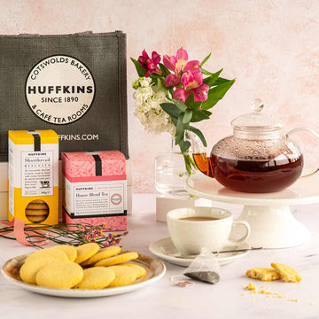Luxury tea & biscuits gift set